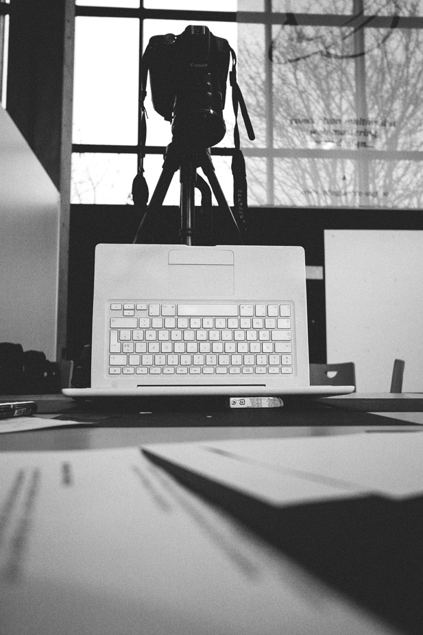 Stuff we set up to realize a stopmotion with black paper on a macbook screen